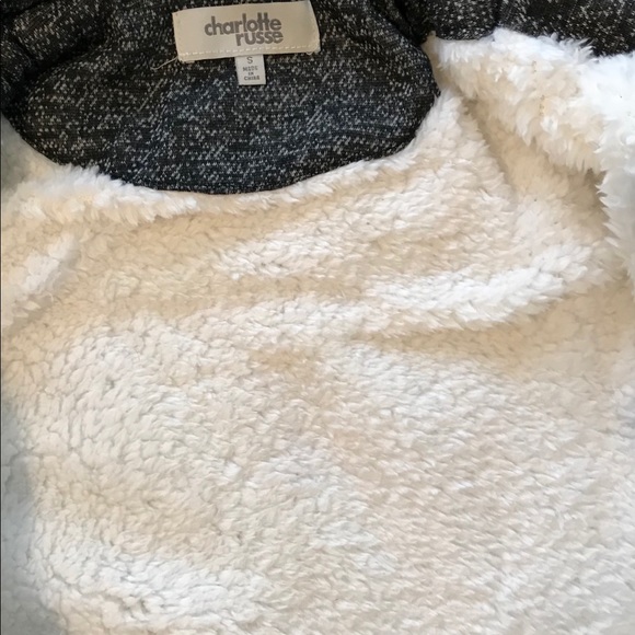 🎉 SOLD 🎉 Beautiful and warm winter jacket - Picture 2 of 3